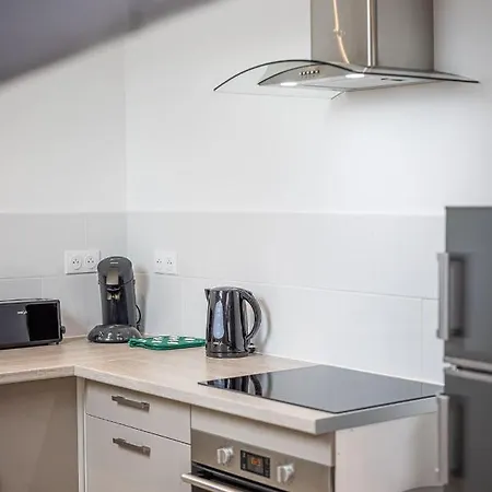 Daire Nouveau In Life Family Netflix/ 5 Min Gare Troyes
